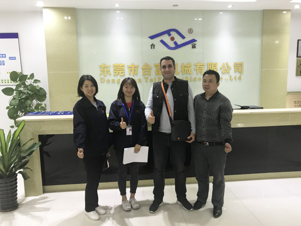 非洲客戶在臺富機械定制立式注塑機 非洲客戶在臺富機械定制立式注塑機